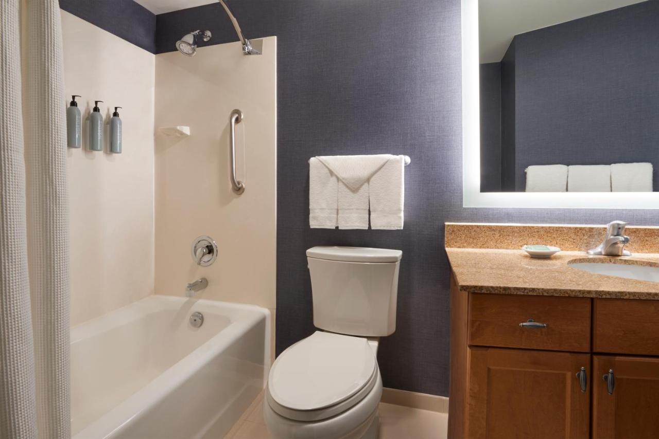 By Marriott Canada
