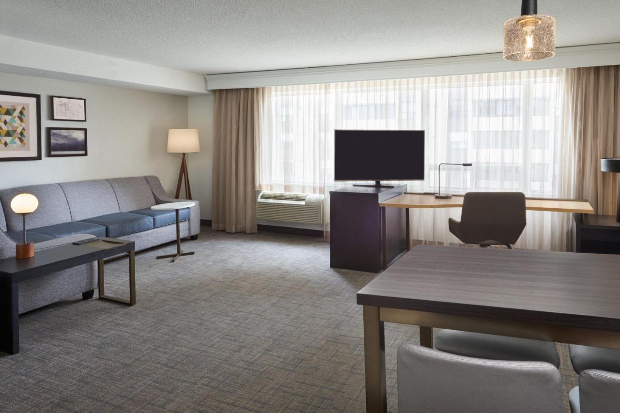 By Marriott Canada Hotel London