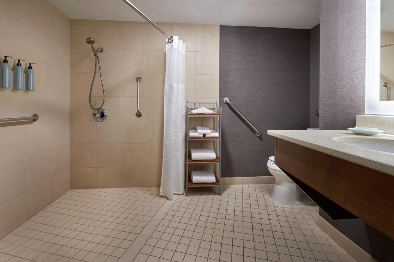 By Marriott Canada 3*