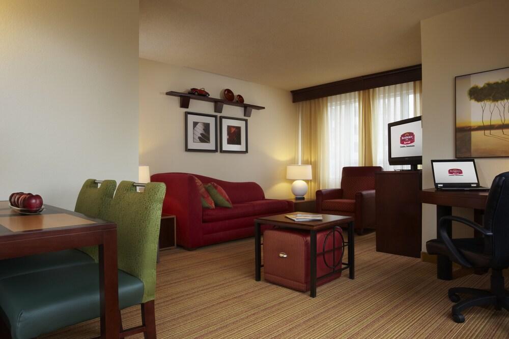 By Marriott Canada Hotel 3*