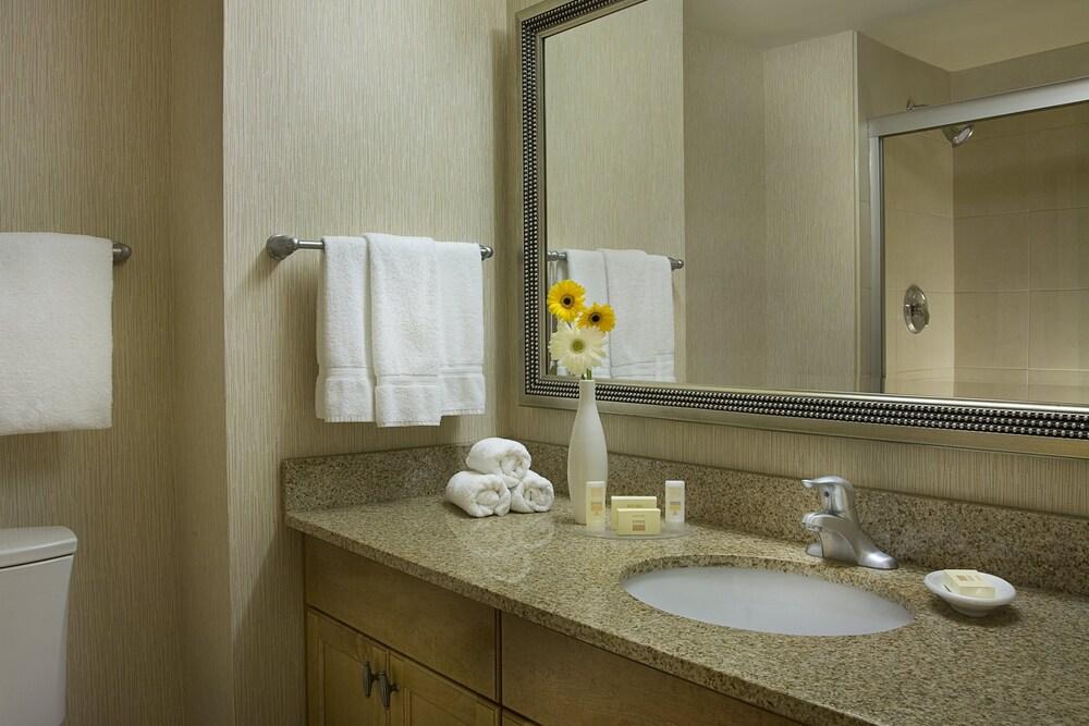 By Marriott Canada 3* London