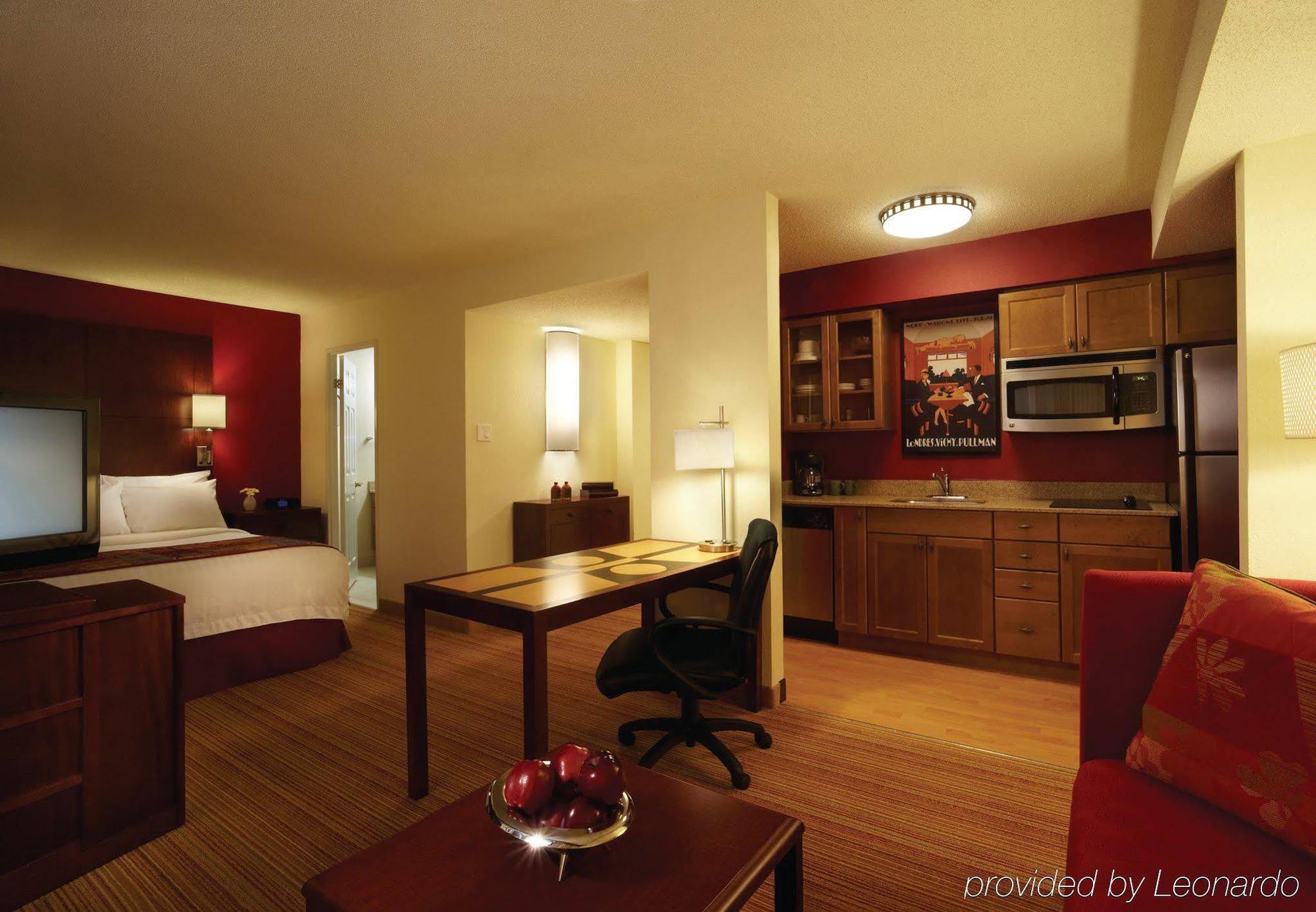 By Marriott Canada